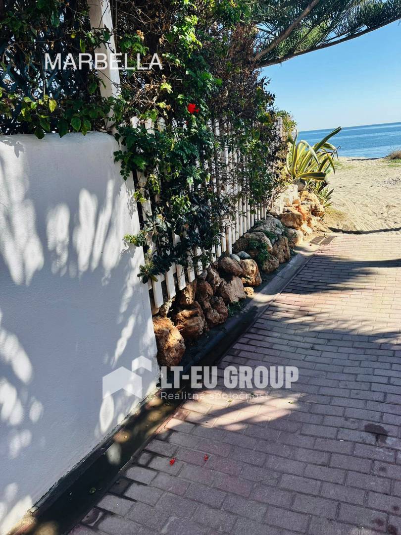 3 Bedroom Townhouse for SALE in MARBELLA on the beach with sea view